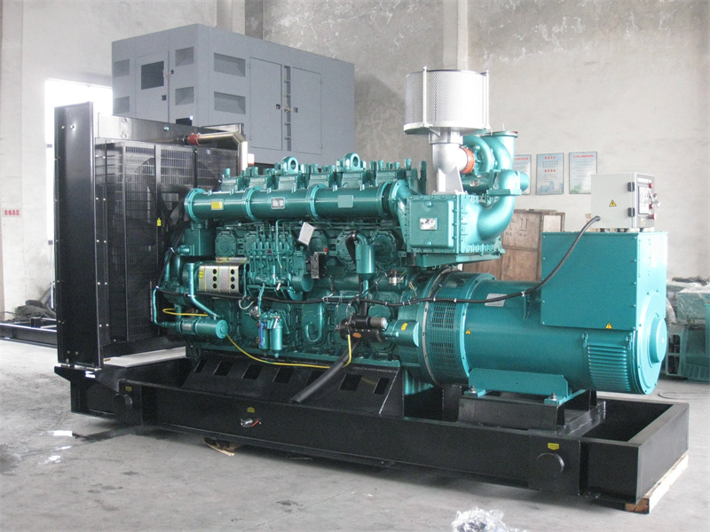 斗门200KW 柴油发电机的油耗是多少？