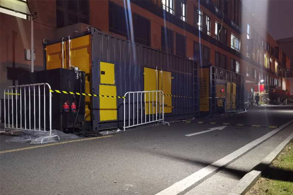 斗门柴油发电机组的输出电压是如何调节的？