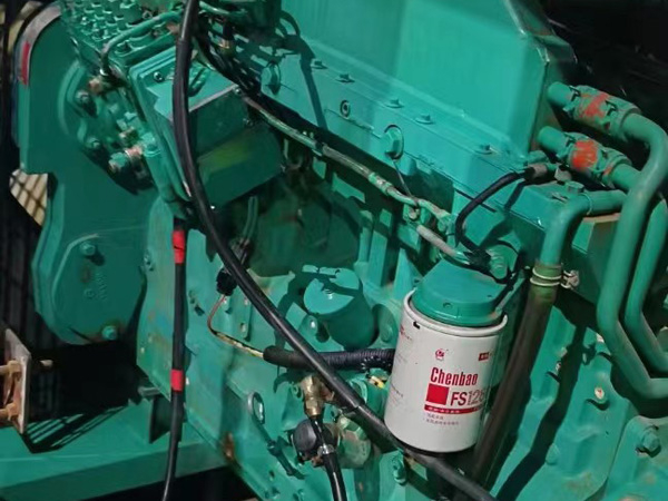 斗门如何确定新的发电机组控制系统是否与原系统兼容？