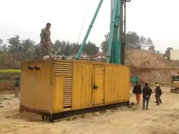 斗门如何判断水冷式机油散热器密封件是否需要更换？